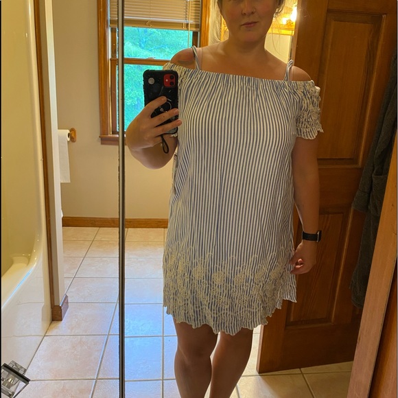 Blue/White/lace sundress. New with tags. Removable button straps. - Picture 3 of 5